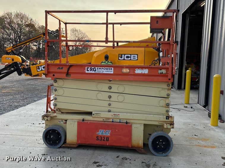 image for item DT0103 2013 JLG 3248RS scissor lift