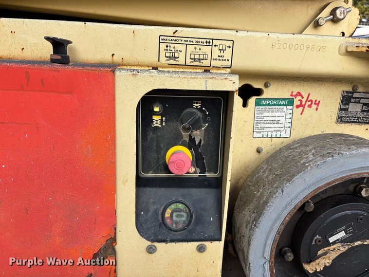 image for item DT0103 2013 JLG 3248RS scissor lift