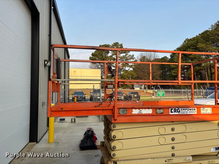 image for item DT0103 2013 JLG 3248RS scissor lift