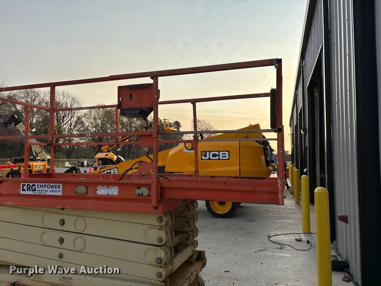 image for item DT0103 2013 JLG 3248RS scissor lift