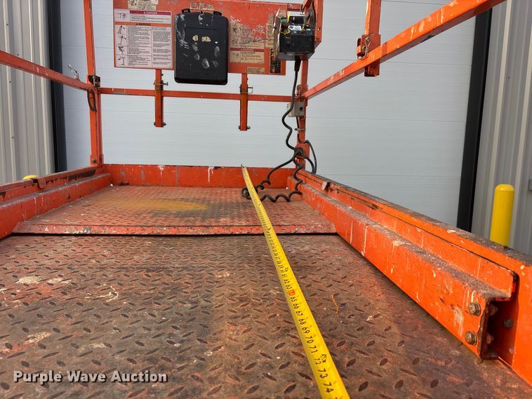 image for item DT0103 2013 JLG 3248RS scissor lift