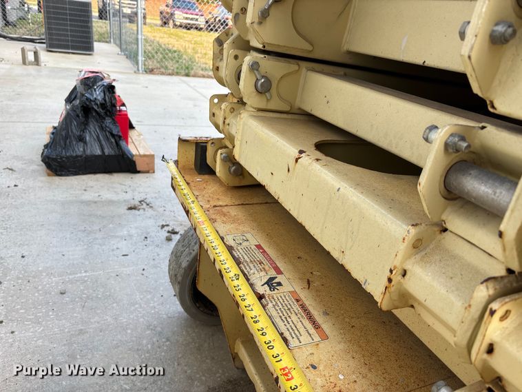 image for item DT0103 2013 JLG 3248RS scissor lift