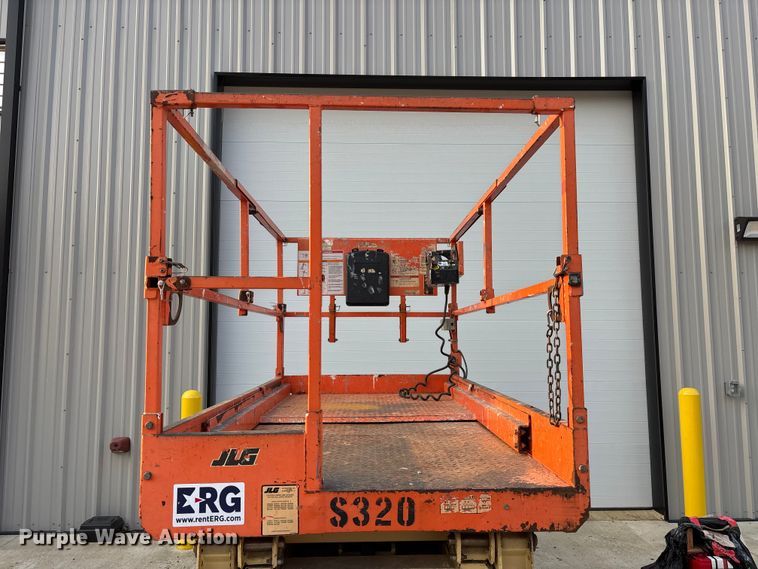 image for item DT0103 2013 JLG 3248RS scissor lift