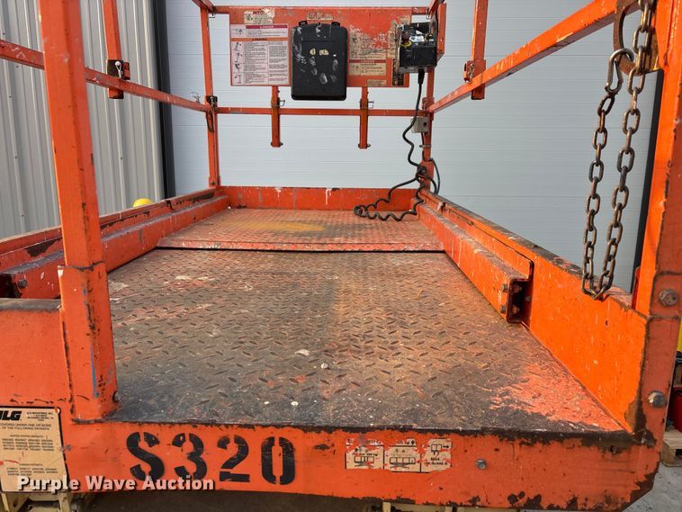 image for item DT0103 2013 JLG 3248RS scissor lift