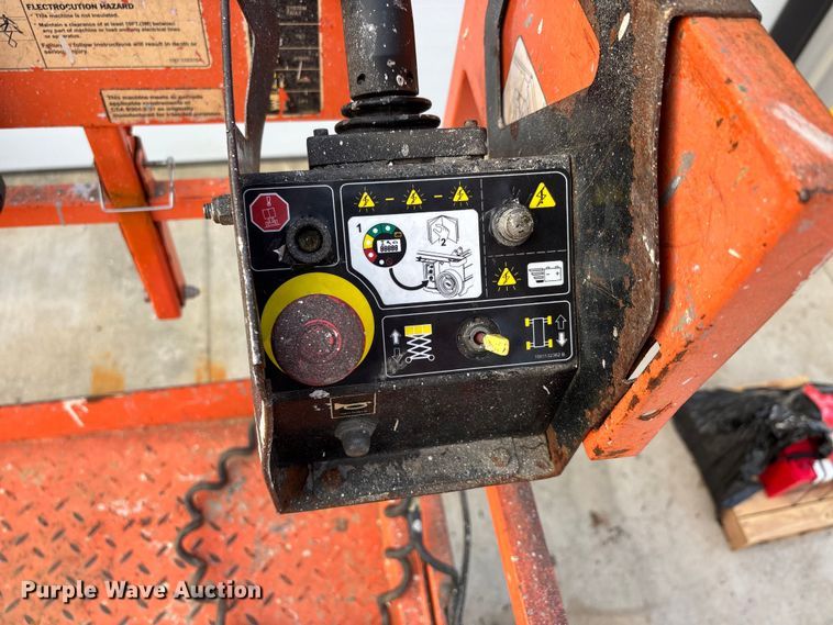 image for item DT0103 2013 JLG 3248RS scissor lift