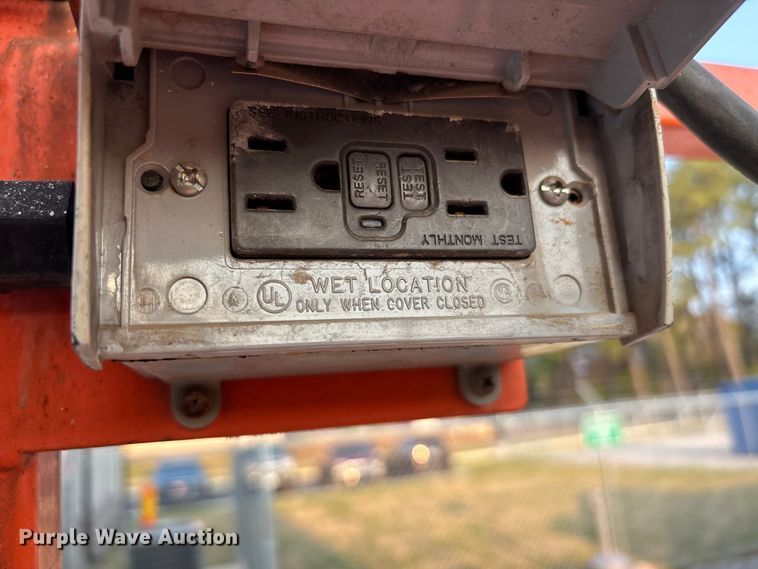 image for item DT0103 2013 JLG 3248RS scissor lift