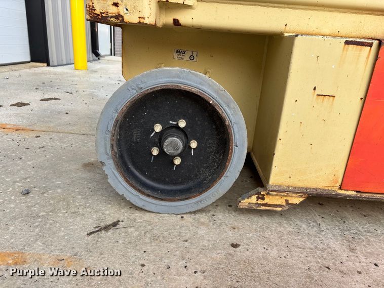 image for item DT0103 2013 JLG 3248RS scissor lift