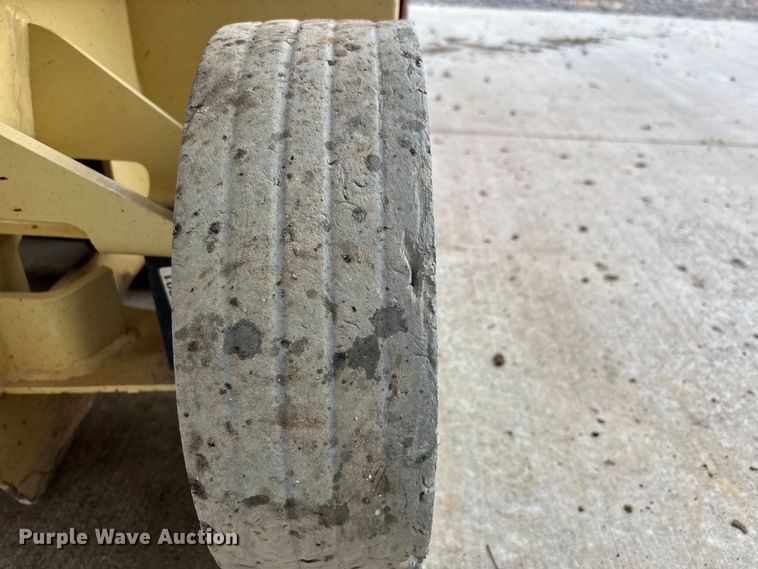 image for item DT0103 2013 JLG 3248RS scissor lift