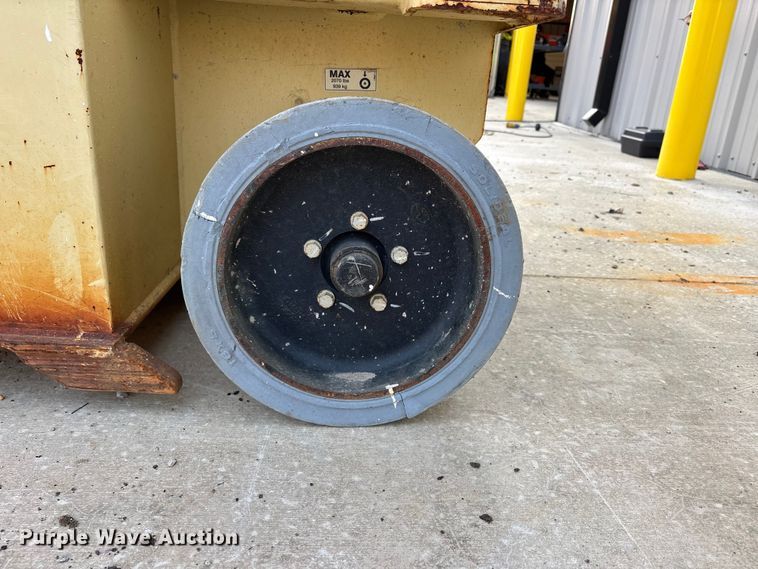 image for item DT0103 2013 JLG 3248RS scissor lift