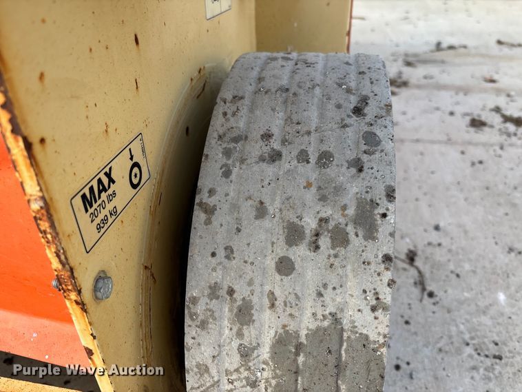 image for item DT0103 2013 JLG 3248RS scissor lift