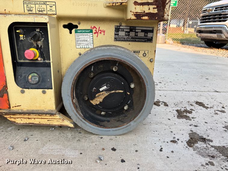 image for item DT0103 2013 JLG 3248RS scissor lift