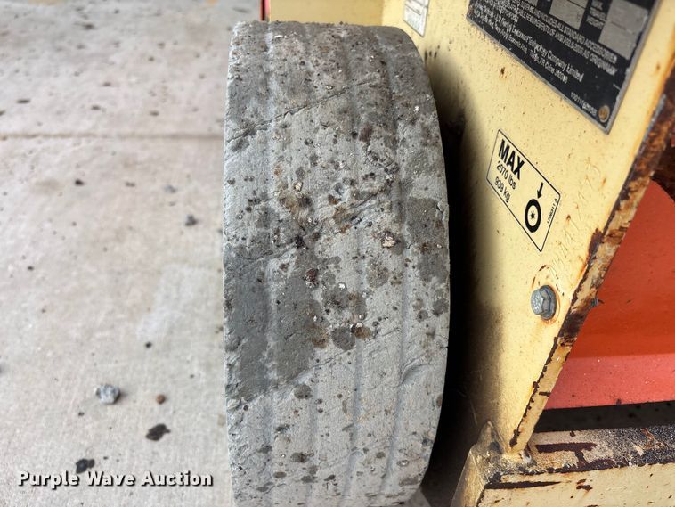 image for item DT0103 2013 JLG 3248RS scissor lift