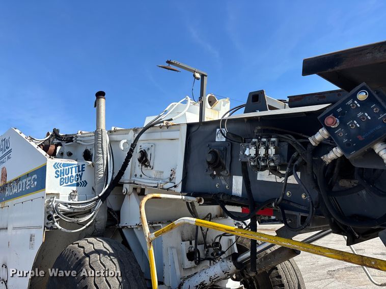 image for item DT0106 2006 Roadtec SB-2500C material transfer vehicle