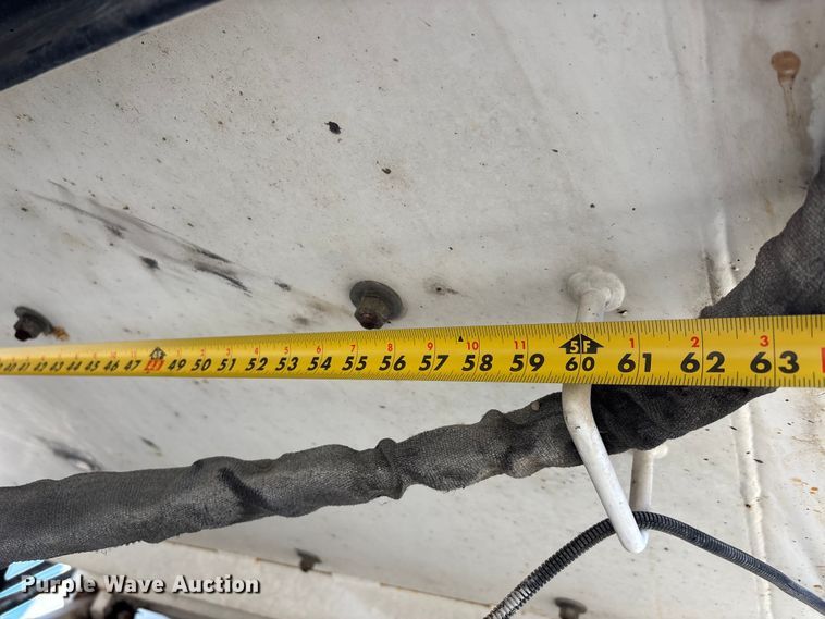 image for item DT0106 2006 Roadtec SB-2500C material transfer vehicle