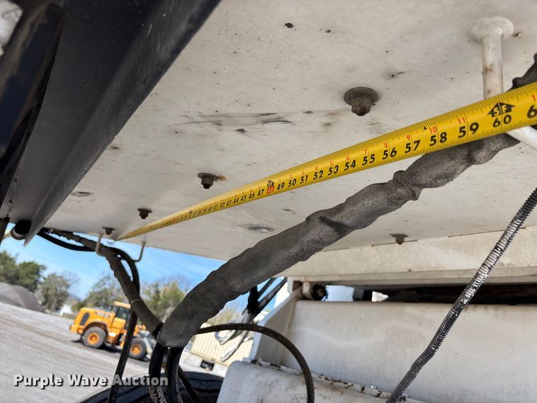 image for item DT0106 2006 Roadtec SB-2500C material transfer vehicle