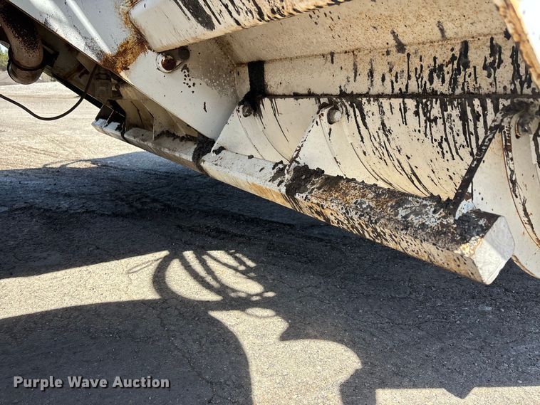 image for item DT0106 2006 Roadtec SB-2500C material transfer vehicle