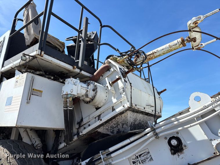 image for item DT0106 2006 Roadtec SB-2500C material transfer vehicle