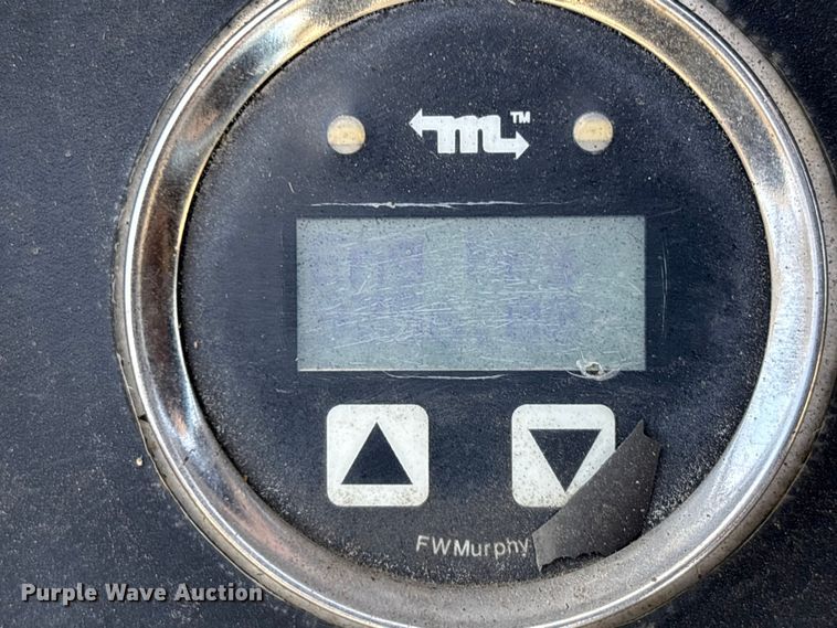 image for item DT0106 2006 Roadtec SB-2500C material transfer vehicle