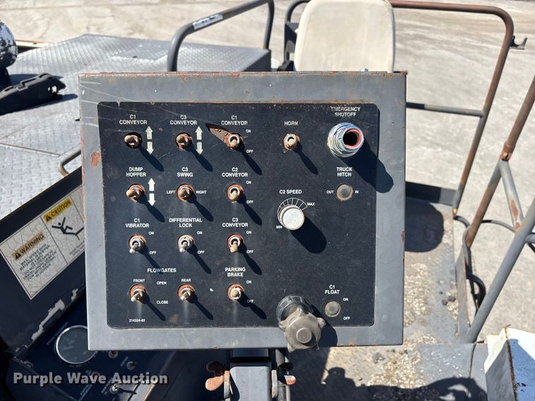 image for item DT0106 2006 Roadtec SB-2500C material transfer vehicle