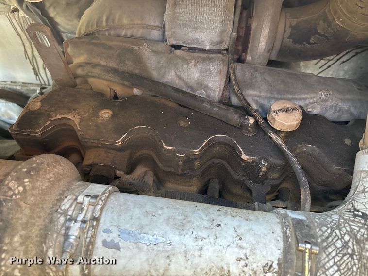 image for item DT0106 2006 Roadtec SB-2500C material transfer vehicle