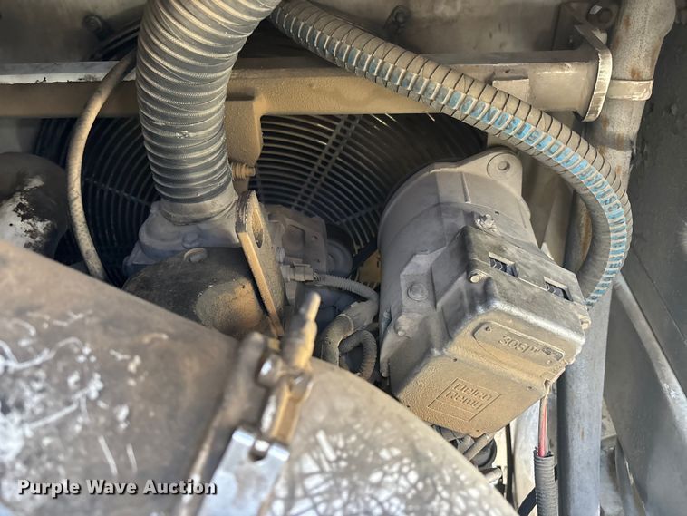 image for item DT0106 2006 Roadtec SB-2500C material transfer vehicle