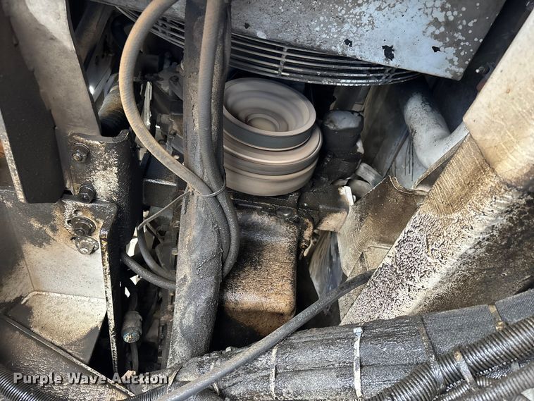 image for item DT0106 2006 Roadtec SB-2500C material transfer vehicle