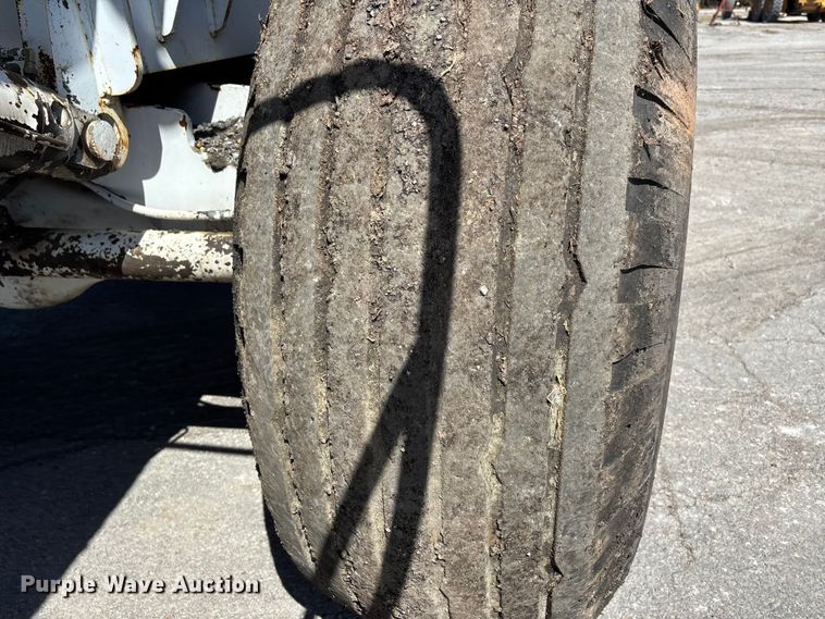 image for item DT0106 2006 Roadtec SB-2500C material transfer vehicle