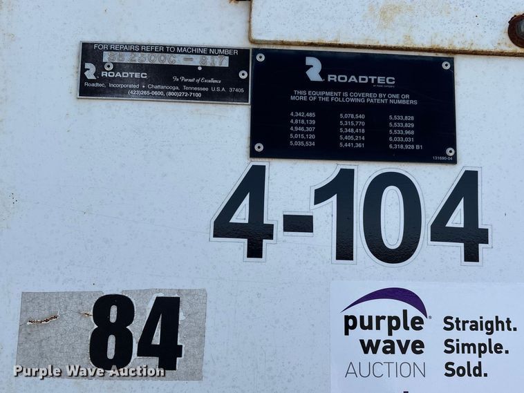 image for item DT0106 2006 Roadtec SB-2500C material transfer vehicle