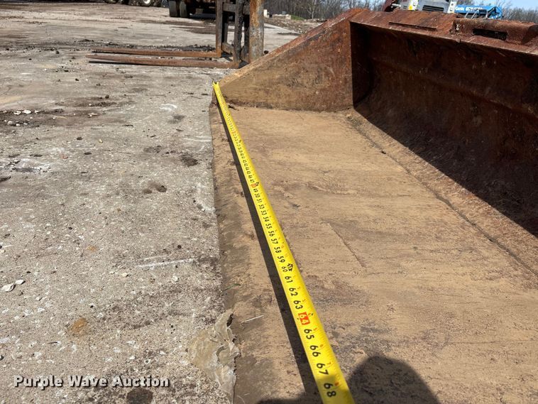 image for item DT0112 Skid steer attachments