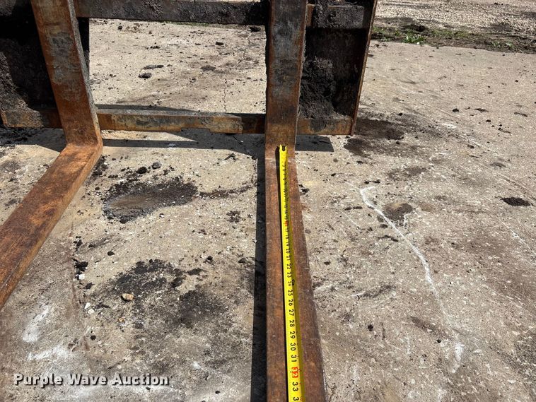 image for item DT0112 Skid steer attachments