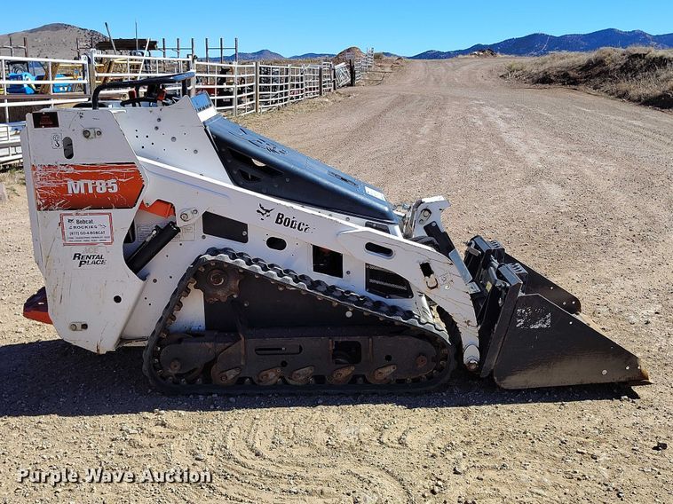 image for item DT0991 2018 Bobcat MT85 compact utility loader