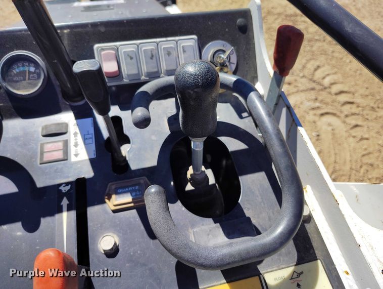 image for item DT0991 2018 Bobcat MT85 compact utility loader