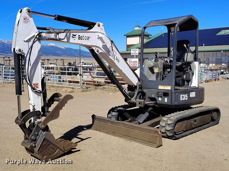 image for item DT0992 2013 Bobcat E35 mini excavator