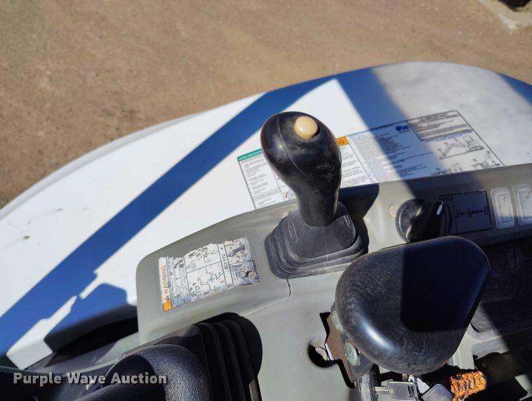 image for item DT0992 2013 Bobcat E35 mini excavator