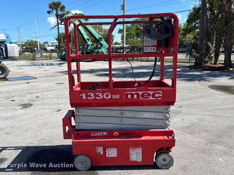 image for item DU0421 2016 MEC 1330SE scissor lift