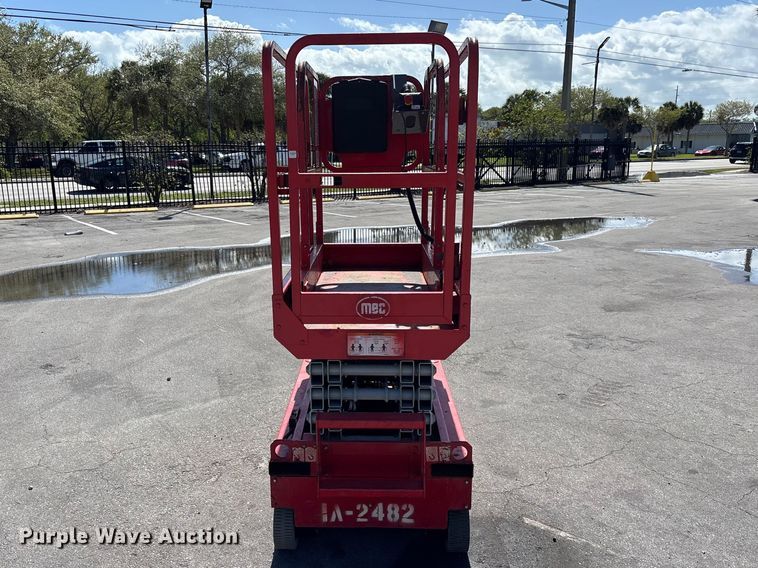 image for item DU0421 2016 MEC 1330SE scissor lift