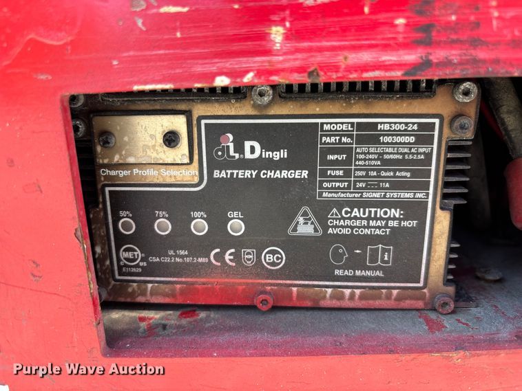 image for item DU0421 2016 MEC 1330SE scissor lift