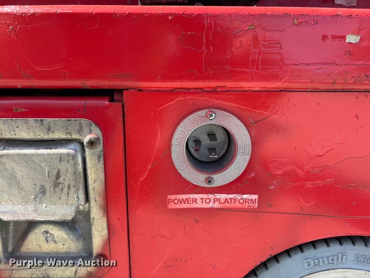 image for item DU0421 2016 MEC 1330SE scissor lift