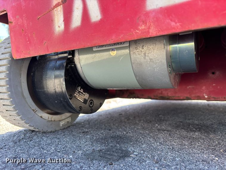 image for item DU0421 2016 MEC 1330SE scissor lift