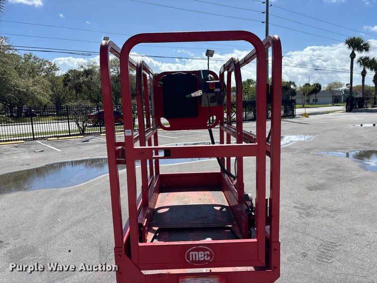 image for item DU0421 2016 MEC 1330SE scissor lift