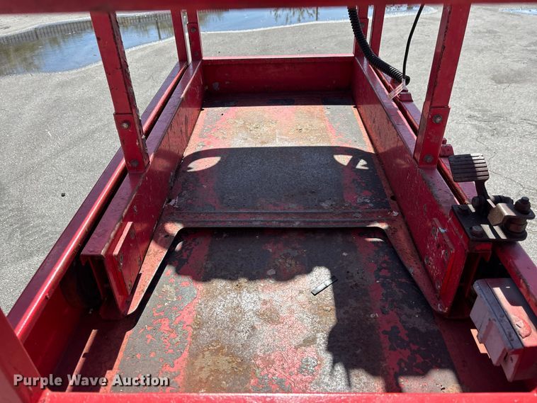 image for item DU0421 2016 MEC 1330SE scissor lift