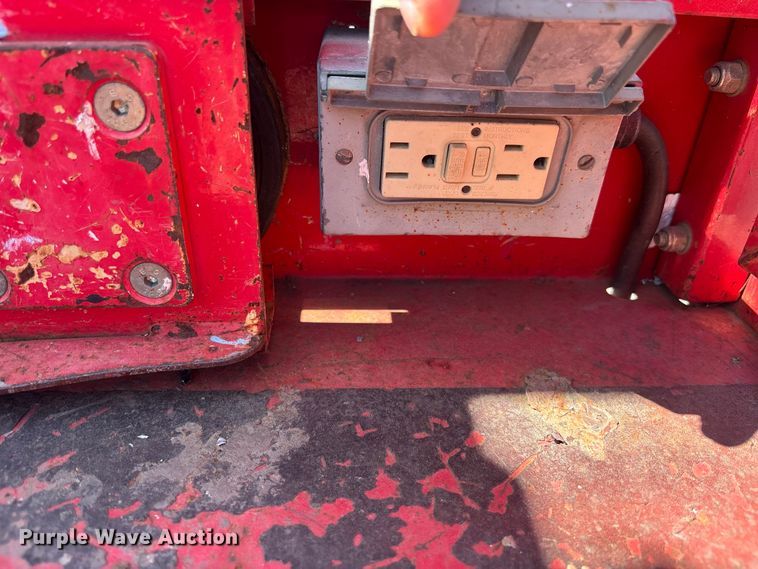 image for item DU0421 2016 MEC 1330SE scissor lift