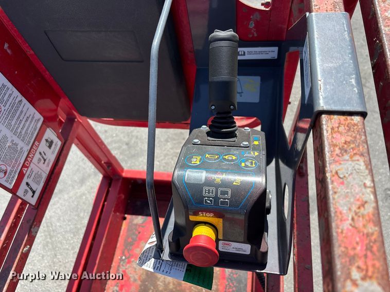 image for item DU0421 2016 MEC 1330SE scissor lift