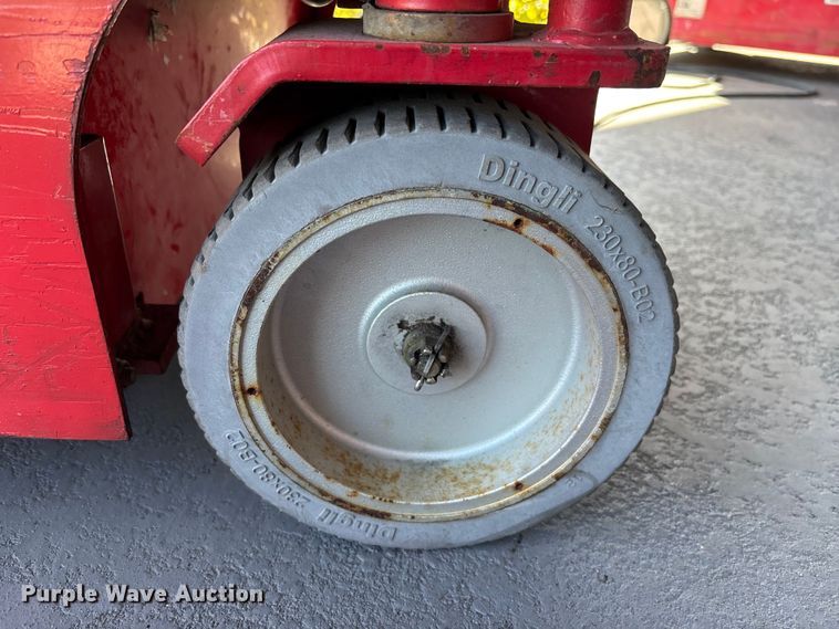 image for item DU0421 2016 MEC 1330SE scissor lift