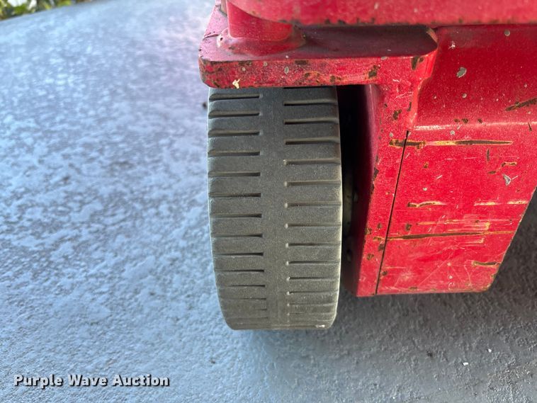 image for item DU0421 2016 MEC 1330SE scissor lift