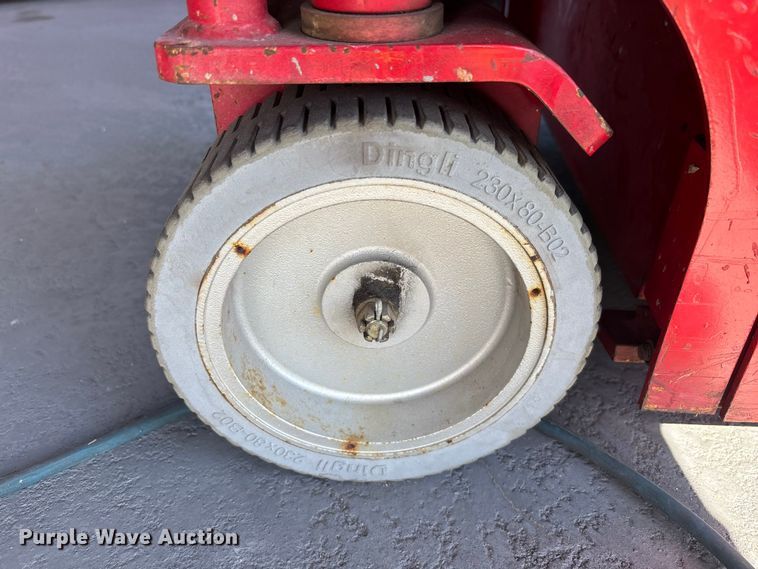 image for item DU0421 2016 MEC 1330SE scissor lift