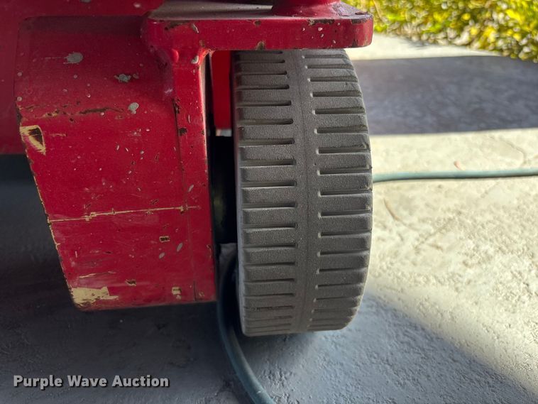 image for item DU0421 2016 MEC 1330SE scissor lift