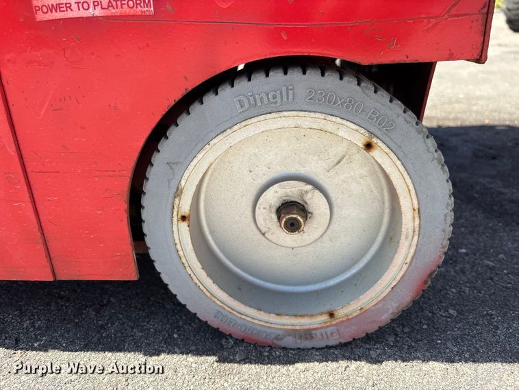 image for item DU0421 2016 MEC 1330SE scissor lift