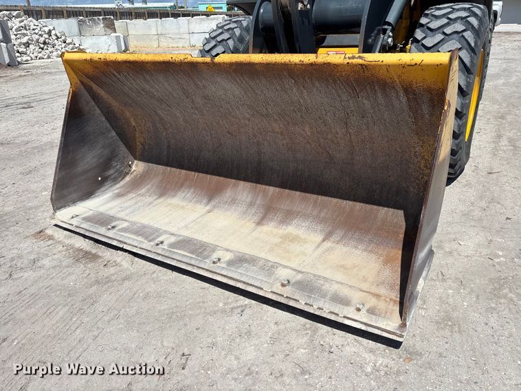 image for item DU0422 2021 John Deere 344L wheel loader