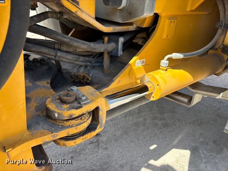 image for item DU0422 2021 John Deere 344L wheel loader